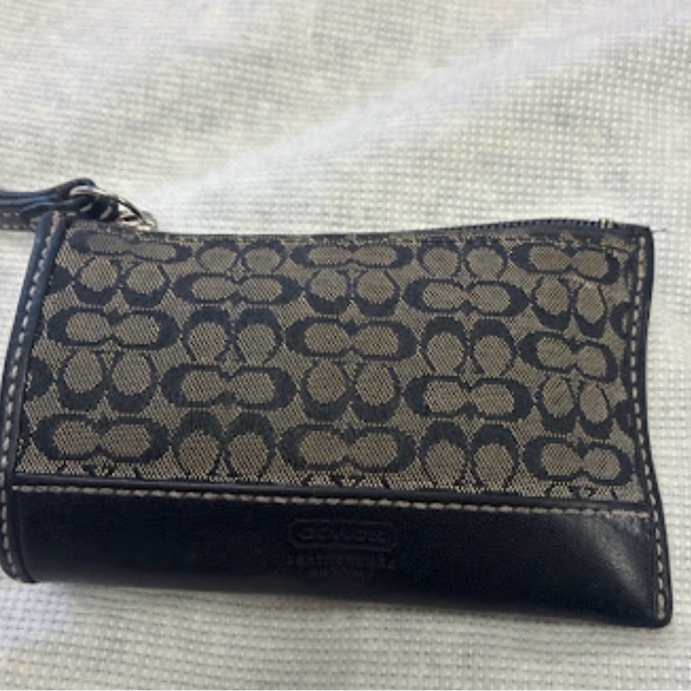 Vintage 2004 Coach Signature Mini Skinny ID Case/ Coin purse.